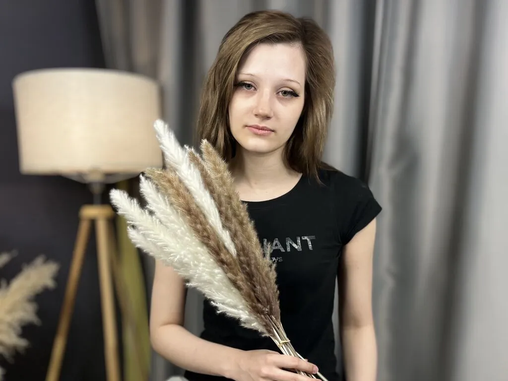 CateEmbury – webcam model profile photo