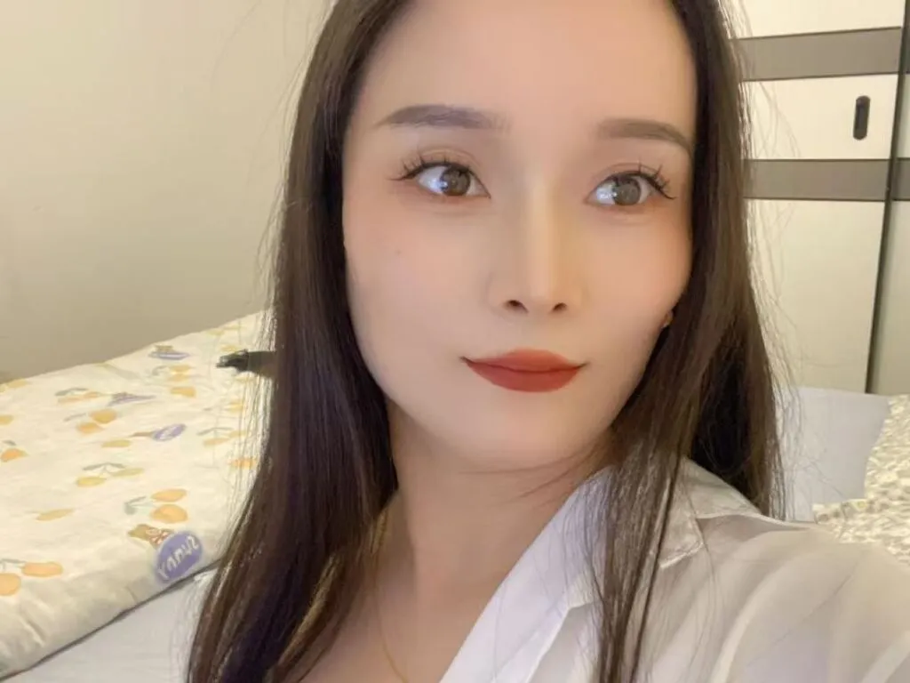 Yurix – webcam model profile photo